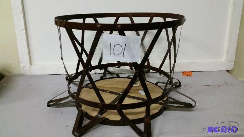 lot 101 image: Magazine keeper Metal