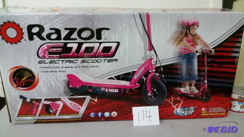 lot 114 image: Electric Razor E100