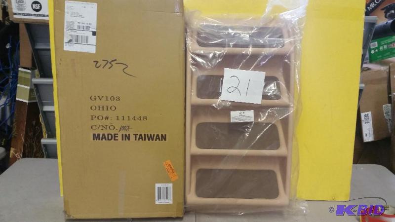 lot 21 image: Foldable Pet Stairs