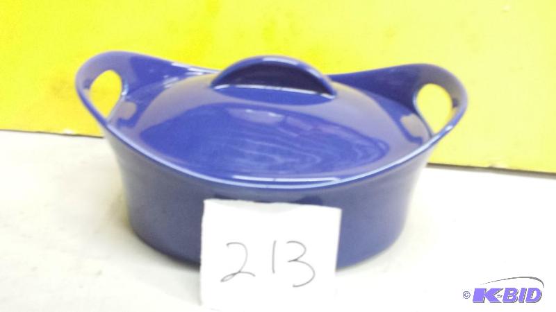 lot 213 image: Rachel Ray 3 qt round covered  baker