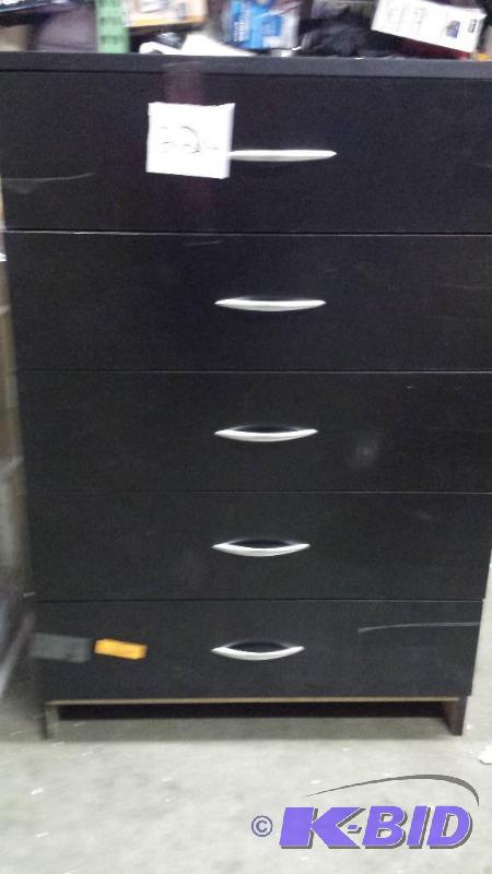 lot 224 image: 5 Drawer Chest
