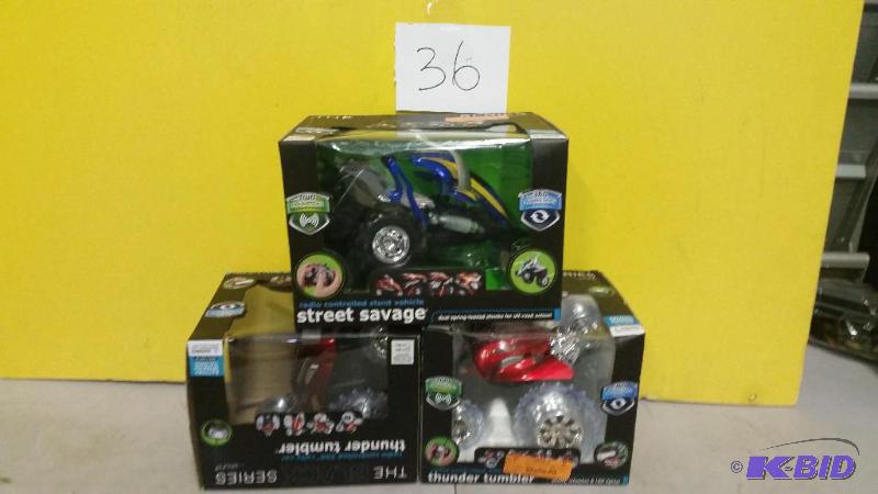 lot 36 image: Lot of 3 Black Series Toys