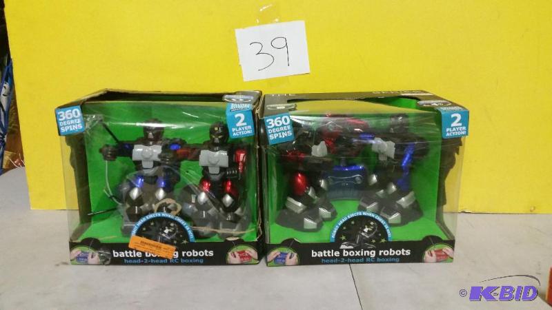 lot 39 image: Lot of 2 Battle Boxing Toys