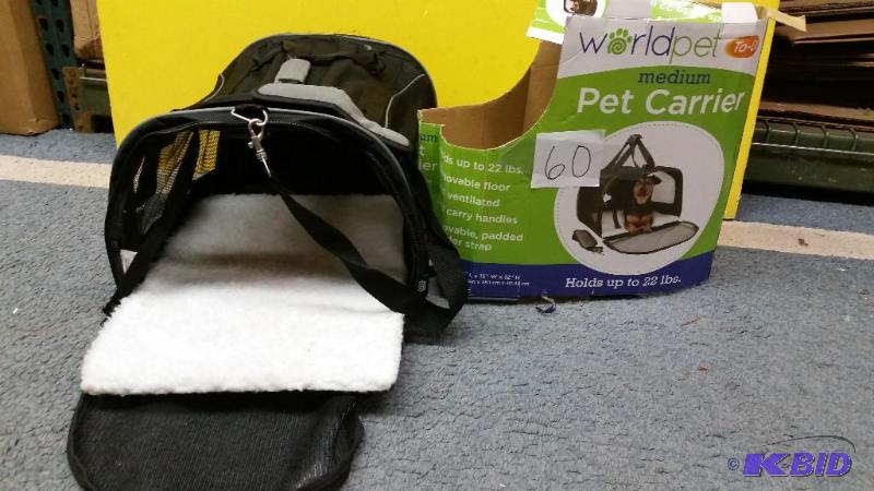 lot 60 image: Pet Carrier- 22 Lb