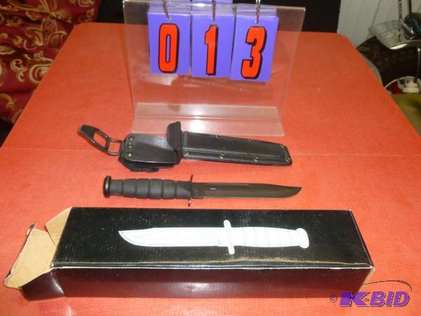 lot 13 image: Military style fighting knife. Approximately ...