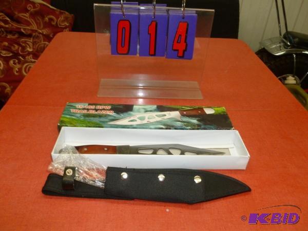 lot 14 image: 15" Trailblazer knife. Appears to be new...