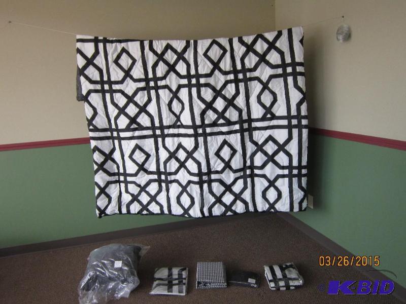 Black And White Reversible Set