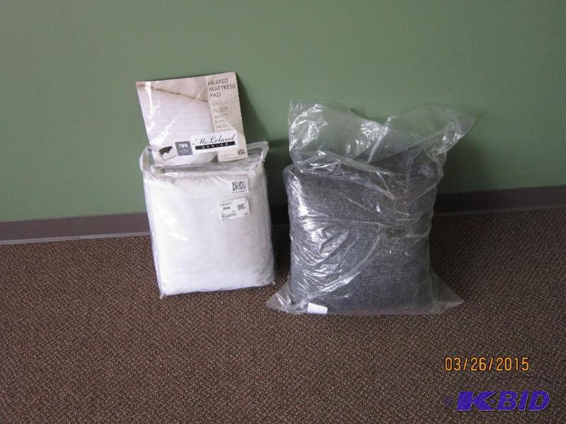 Heated Mattress Pad and two throw Pillows