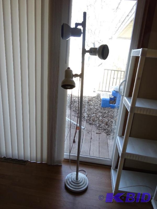 lot 14 image: Floor Lamp
