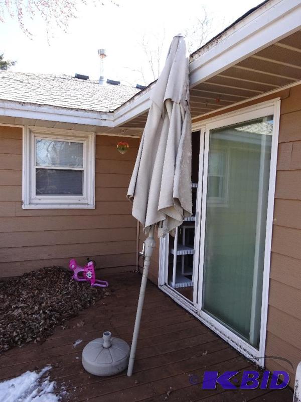 lot 18 image: Umbrella