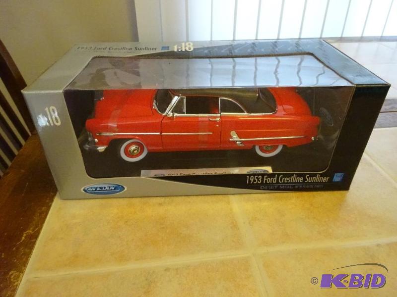 lot 35 image: 1953 Ford Crestline Sunliner Die Cast