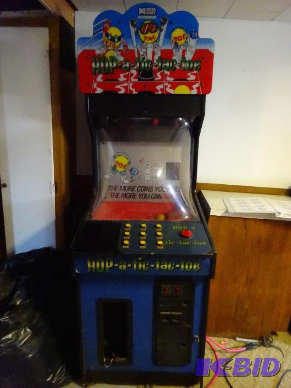 lot 37 image: Hop a Tic Tic Toe Game