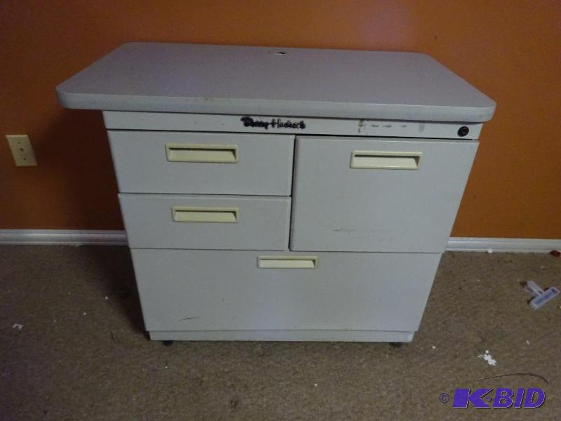 lot 39 image: Office Filing Cabinet