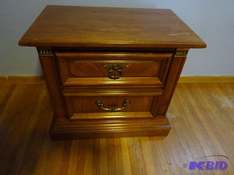 lot 4 image: Night Stand