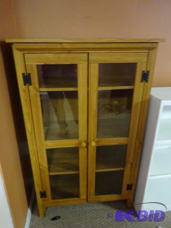lot 41 image: Display Hutch