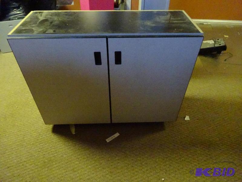 lot 43 image: Office Cabinet