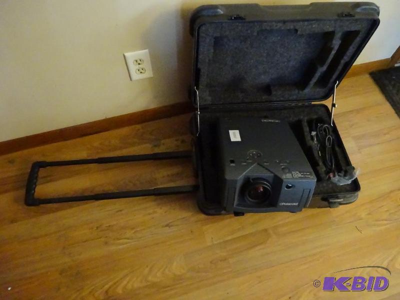 lot 53 image: polarized LCD Projector