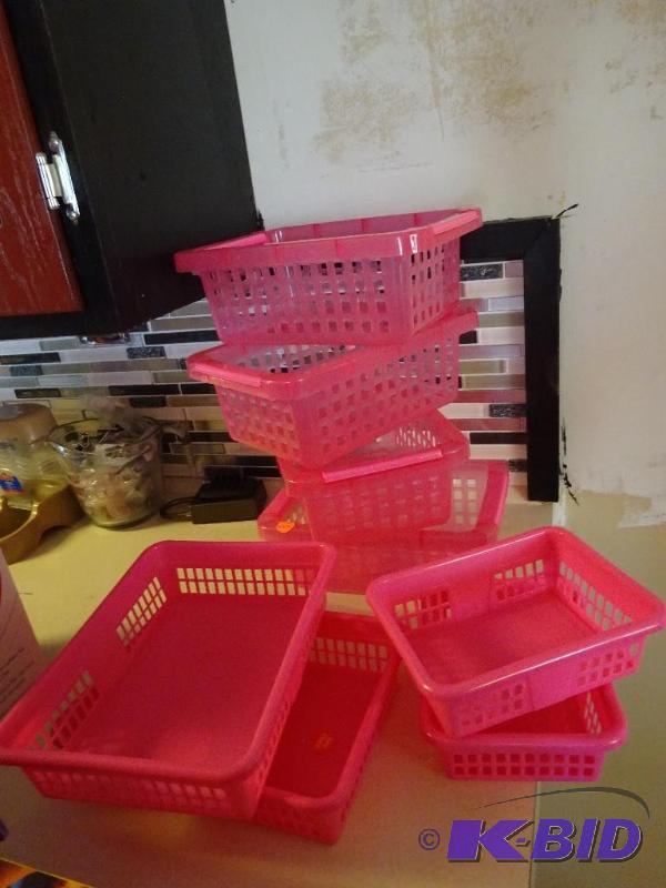 lot 72 image: Variety of Sizes Baskets