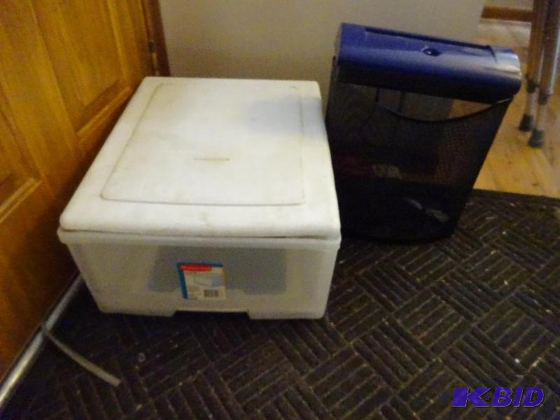 lot 87 image: Rubber Maid Pull Out storage drawer and paper shredder