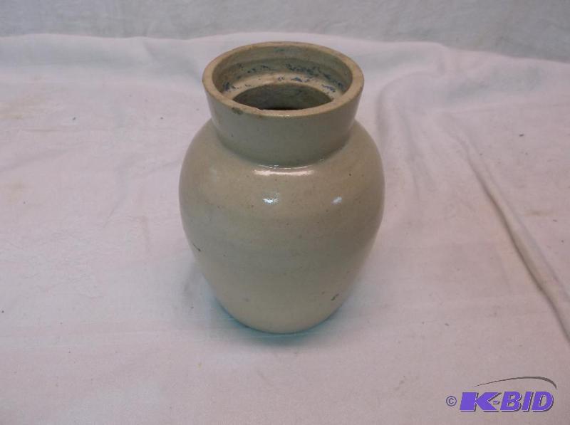 lot 113 image: Vintage Weymans snuff jar has a couple flea b...