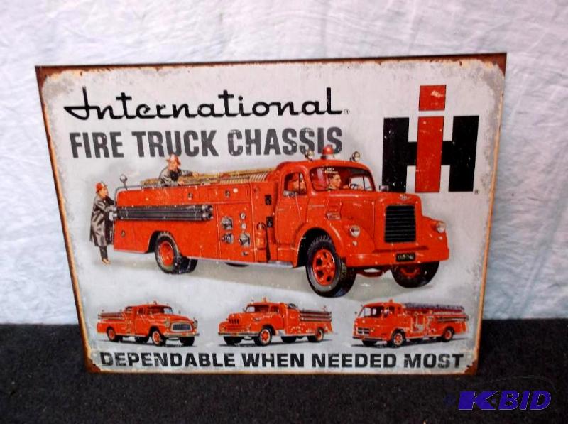 lot 12 image: Collectable International sign measuring 16&q...