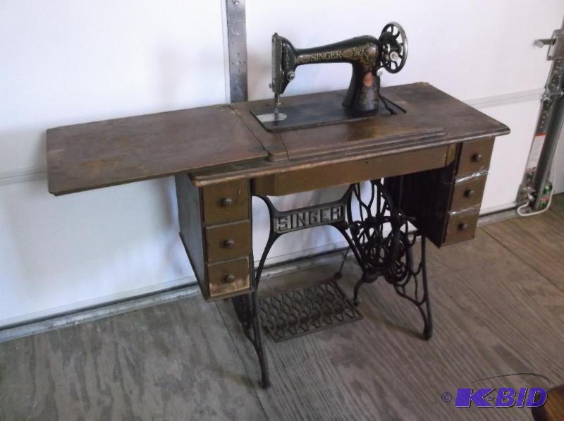lot 150 image: Vintage singer sewing machine nie display pie...