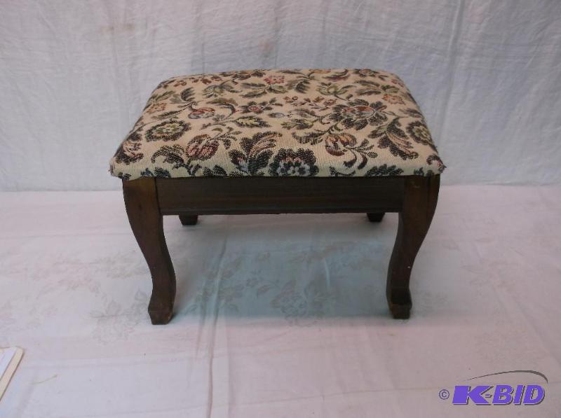 lot 152 image: Vintage foot stool with heating pad tested wo...