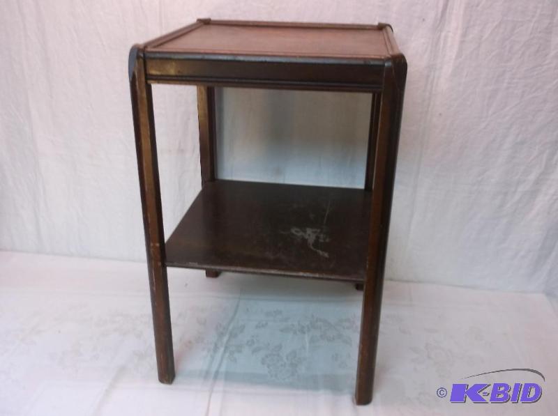 lot 153 image: Vintage end table measuring 16 12" x 16...