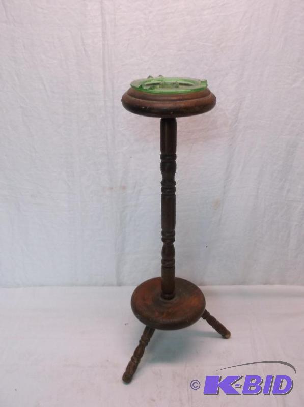 lot 160 image: Vintage ashtray stand with glass tray has chi...