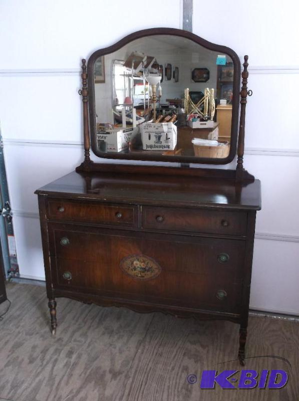 lot 37 image: Beautiful antique 5 dovetailed drawer dresser...