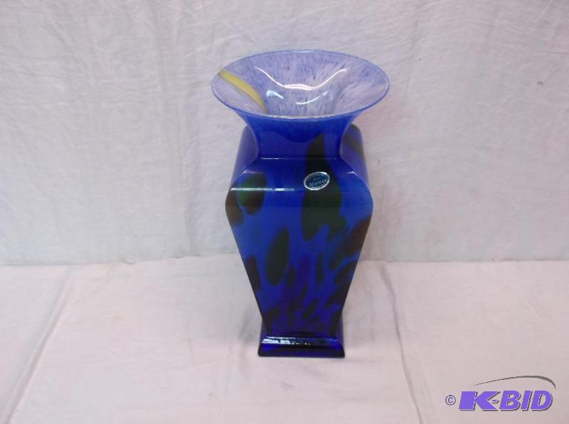 lot 52 image: Beautiful large Marano vase made in Italy mea...