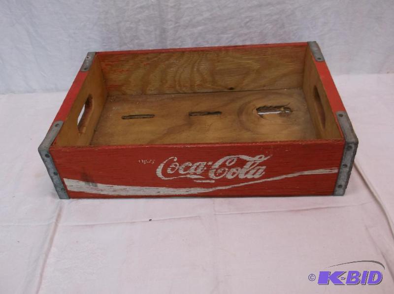 lot 60 image: Vintage Coca Cola crate in great collectable ...