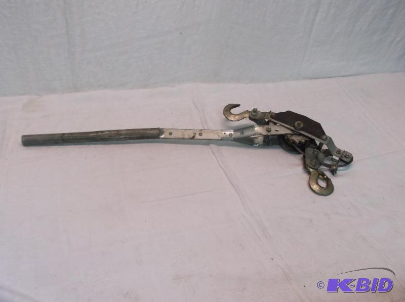 lot 95 image: Cable hand winch looks in good working condit...