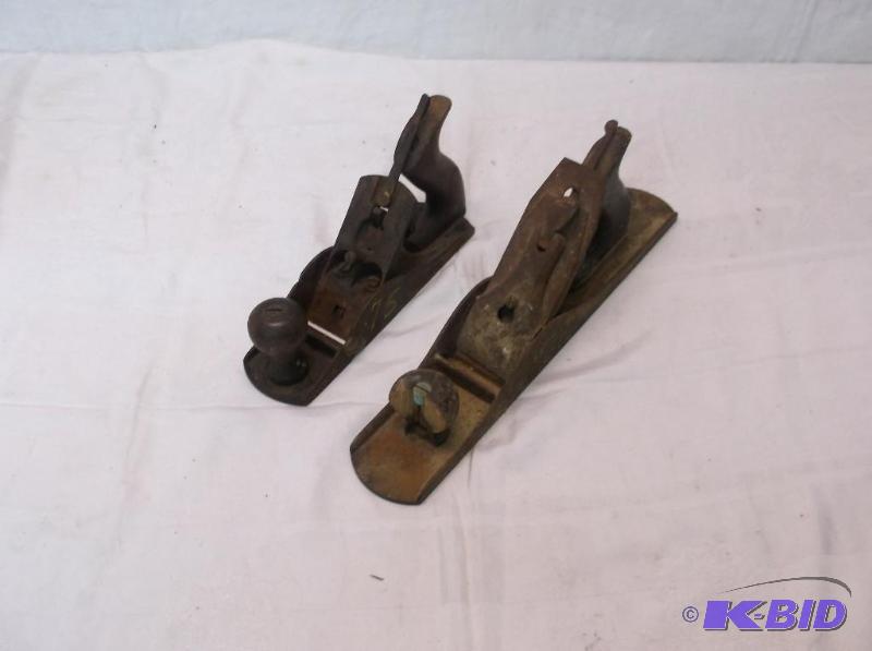 lot 99 image: Lot with 2 wood plane one is a Bailey has bee...
