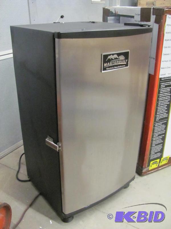 This MASTERBUILT 30-inch Digital Electric Sta...