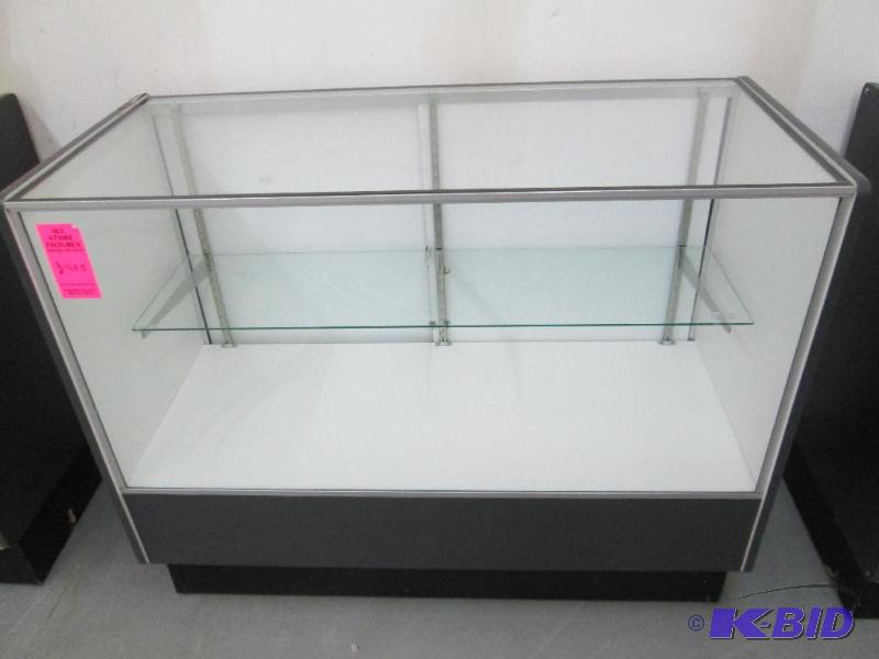 lot 3 image: Nice glass display case, with lock and key. t...