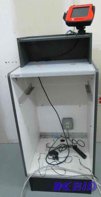 lot 5 image: Point of sale counter with a Veri Fone credit...