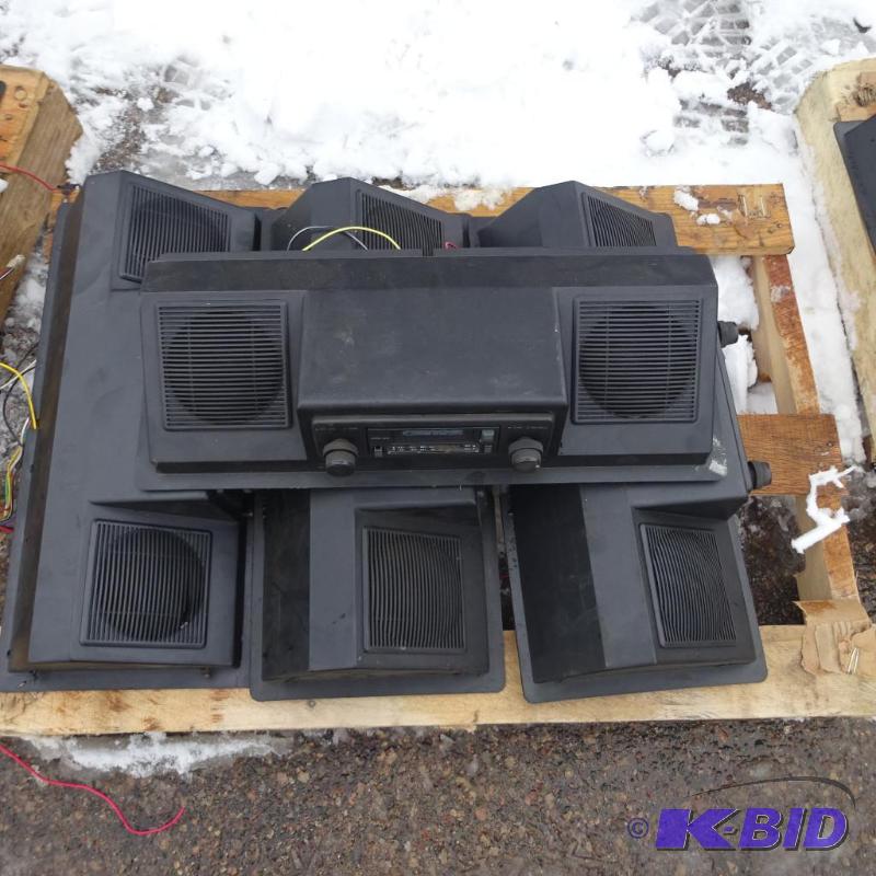 lot 14 image: Universal radio set. AM FM Radio. 2 speakers....