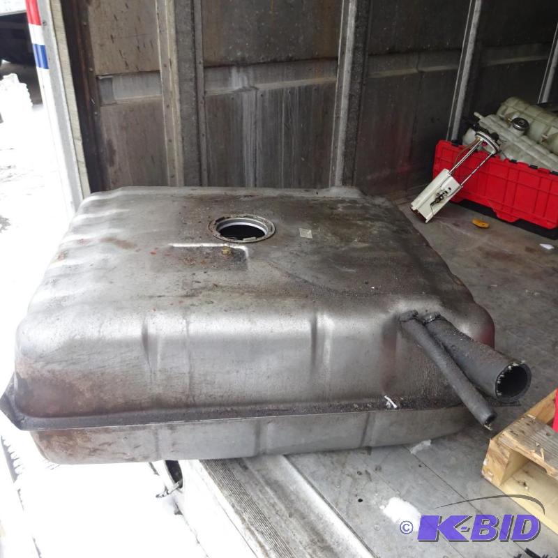 lot 21 image: Fuel tank out of a P-30 truck chassis. Gas or...