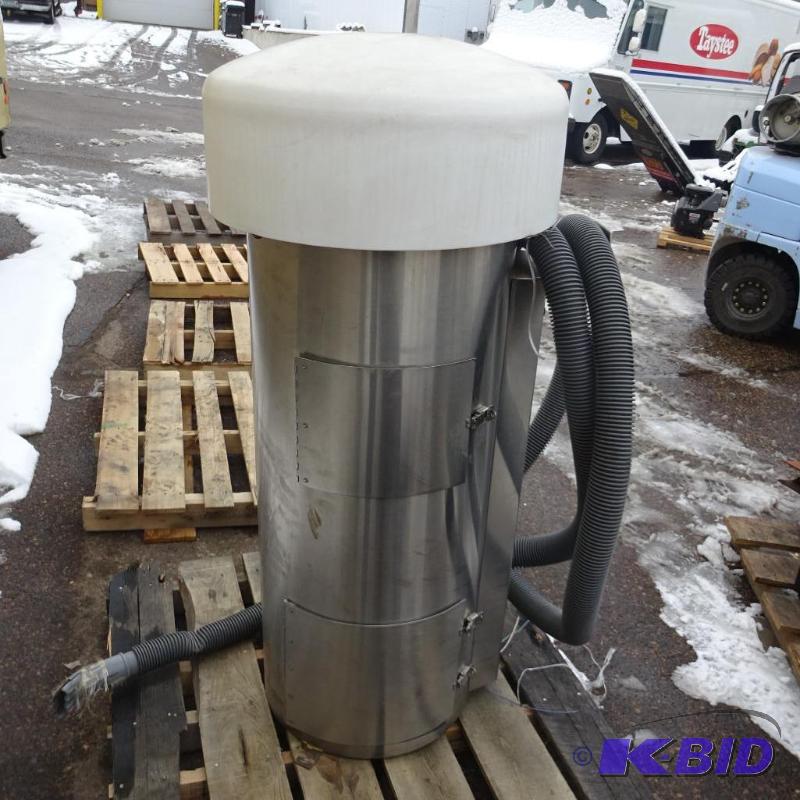 lot 37 image: Stainless outdoor vacuum. Model TM-3CSS-T. 12...