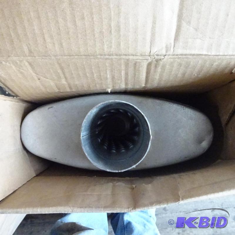 lot 46 image: Oval muffler HD aluminized. 87 and up. P-30 w...