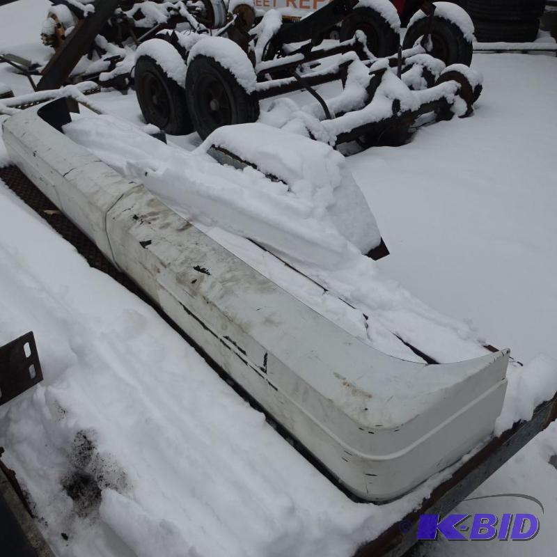 lot 59 image: Help bumper. 85" white. Universal mount....