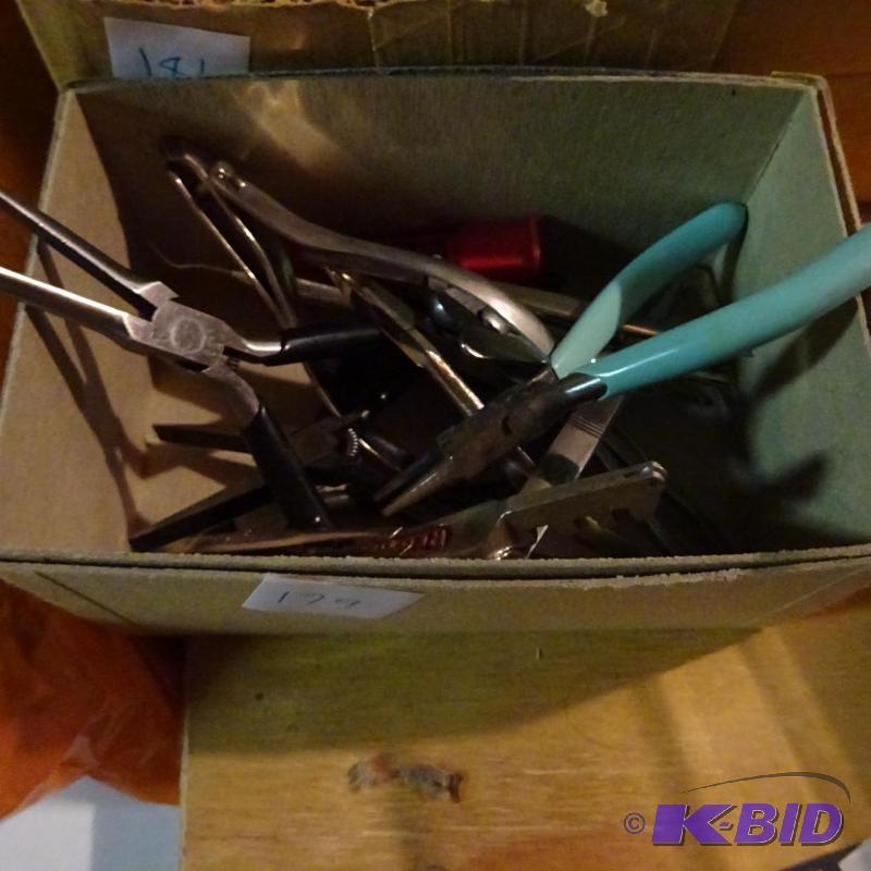 lot 179 image: Misc Mini Pliers...