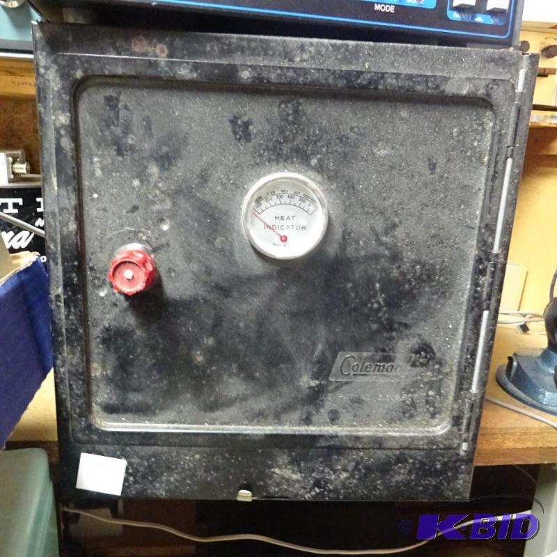 lot 26 image: Coleman Collapsible Camp Oven...