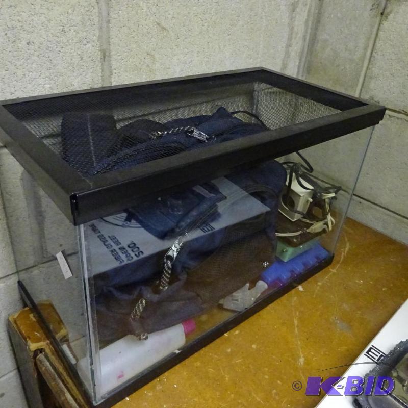 lot 289 image: 20 X 10 FIsh Aquarium with Accessories...