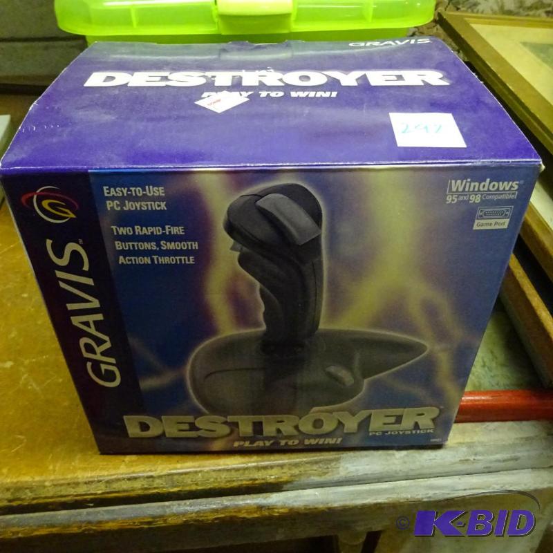 lot 292 image: Gravis Destroyer Computer Game Controller...