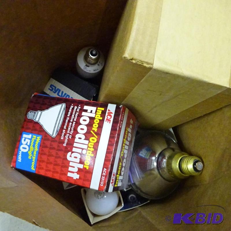 lot 303 image: Misc Light Bulbs...