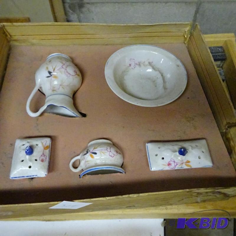 lot 319 image: Vintage Kids Play China Set...
