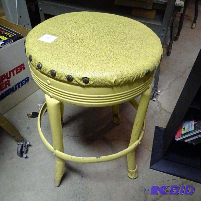 lot 32 image: Vintage Metal Stool 18" Tall...