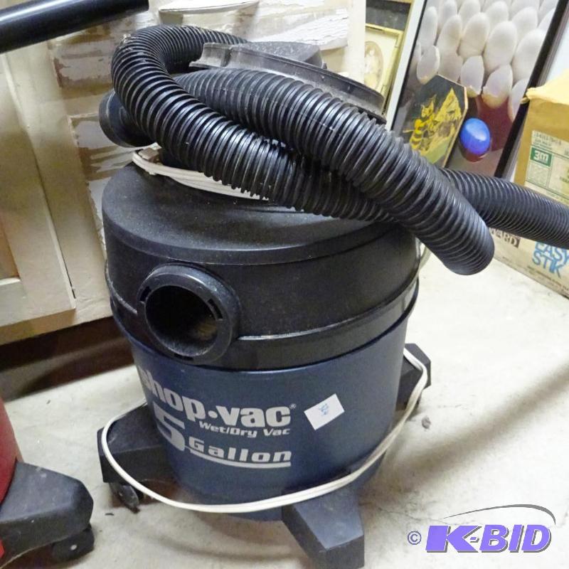 lot 324 image: Shopvac 5 gal...